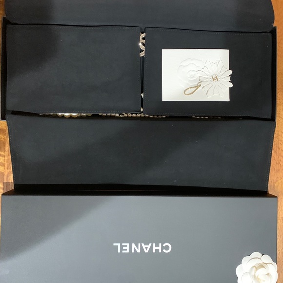 Chanel neckless . Used only once. - Picture 2 of 3